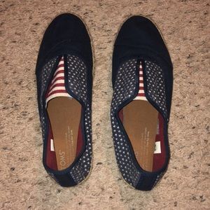 Toms Shoes